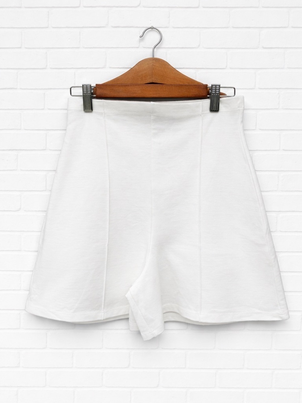 Ripley Rader Ponte Shorts NEW size 3 Medium high waisted glam luxury